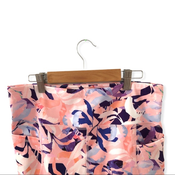 ππ½ββοΈbebe sport | Pink Floral Print Athletic Pocket Capri Pants - Picture 12 of 15